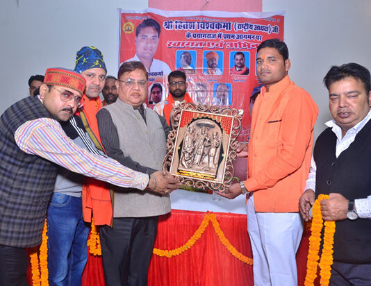 Shree Bajrang Sena Chief Hitesh Vishwakarma took out a public relations march before the elections in Uttar Pradesh Shree Bajrang Sena Chief Hitesh Vishwakarma took out a public relations march before the elections in Uttar Pradesh