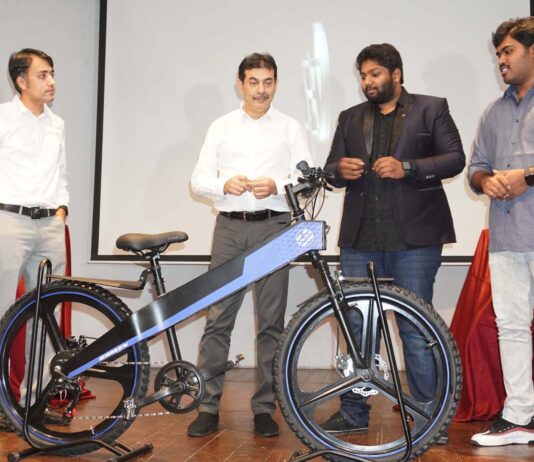 Jayesh Ranjan launched Smart Cycle – ‘Ermin Miles, a futuristic product of 4th year Engineering students and just passed out students led start-up Jayesh Ranjan launched Smart Cycle 'Ermin Miles a futuristic product of 4th year Engineering students and just passed out students led start-up