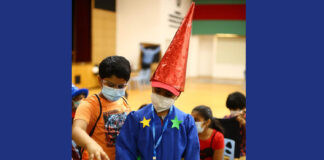 Oakridgers try their hand at being a Wizard of Science Oakridgers try their hand at being a Wizard of Science