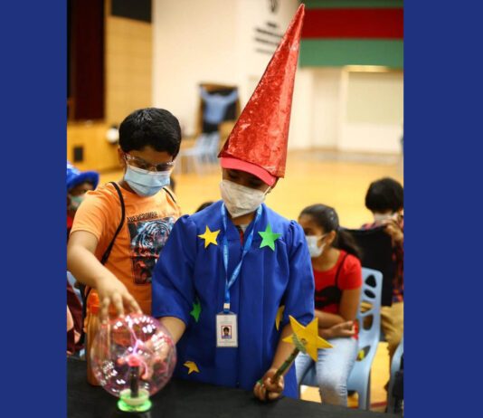 Oakridgers try their hand at being a Wizard of Science Oakridgers try their hand at being a Wizard of Science