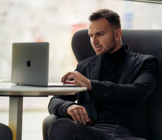 Artur Veeroja: The Ace Entrepreneur and Social Media Marketing Whizard