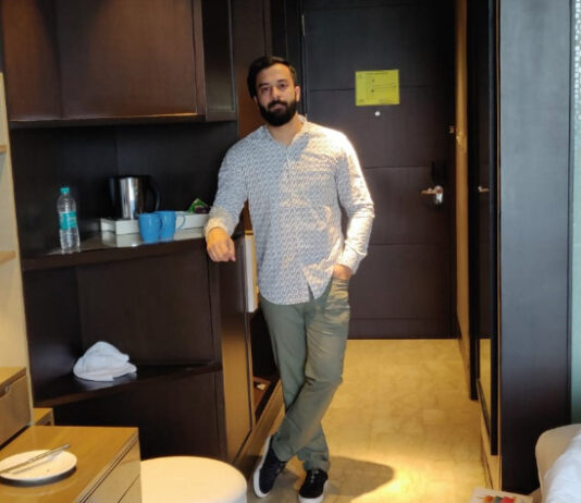 Sumit Birla (Celebrity Social Media Manager) – Founder of Two0twomediahouse Sumit Birla (Celebrity Social Media Manager) - Founder of Two0twomediahouse