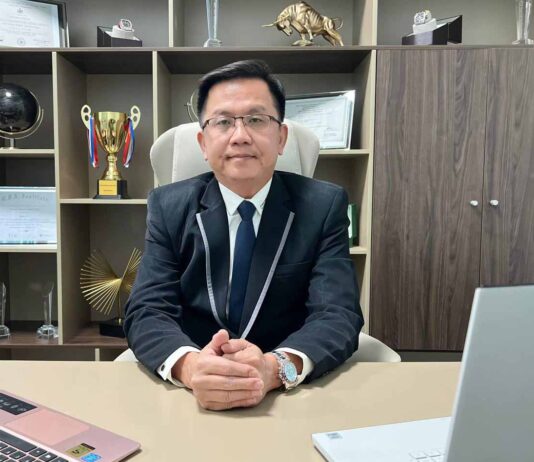 Yanshi Zhang is an international famous entrepreneur from Singapore Yanshi Zhang is an international famous entrepreneur from Singapore