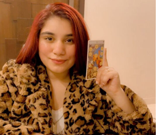 Shivanshi Bhutani: Best tarot card reader and healer in India