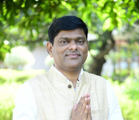 Raghunath Yemul Guruji – Researcher | Healer | Palmist | Social Entrepreneur | Spiritual Scientist